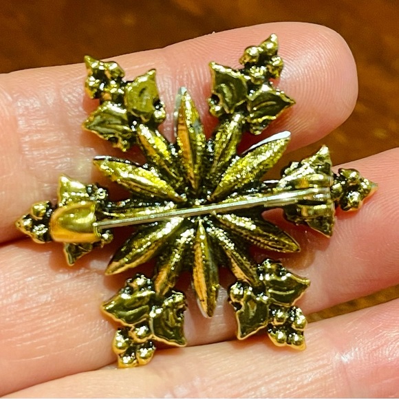 Snowflake Brooch Snowflake Pin Christmas Brooch Christmas pin - Picture 6 of 6